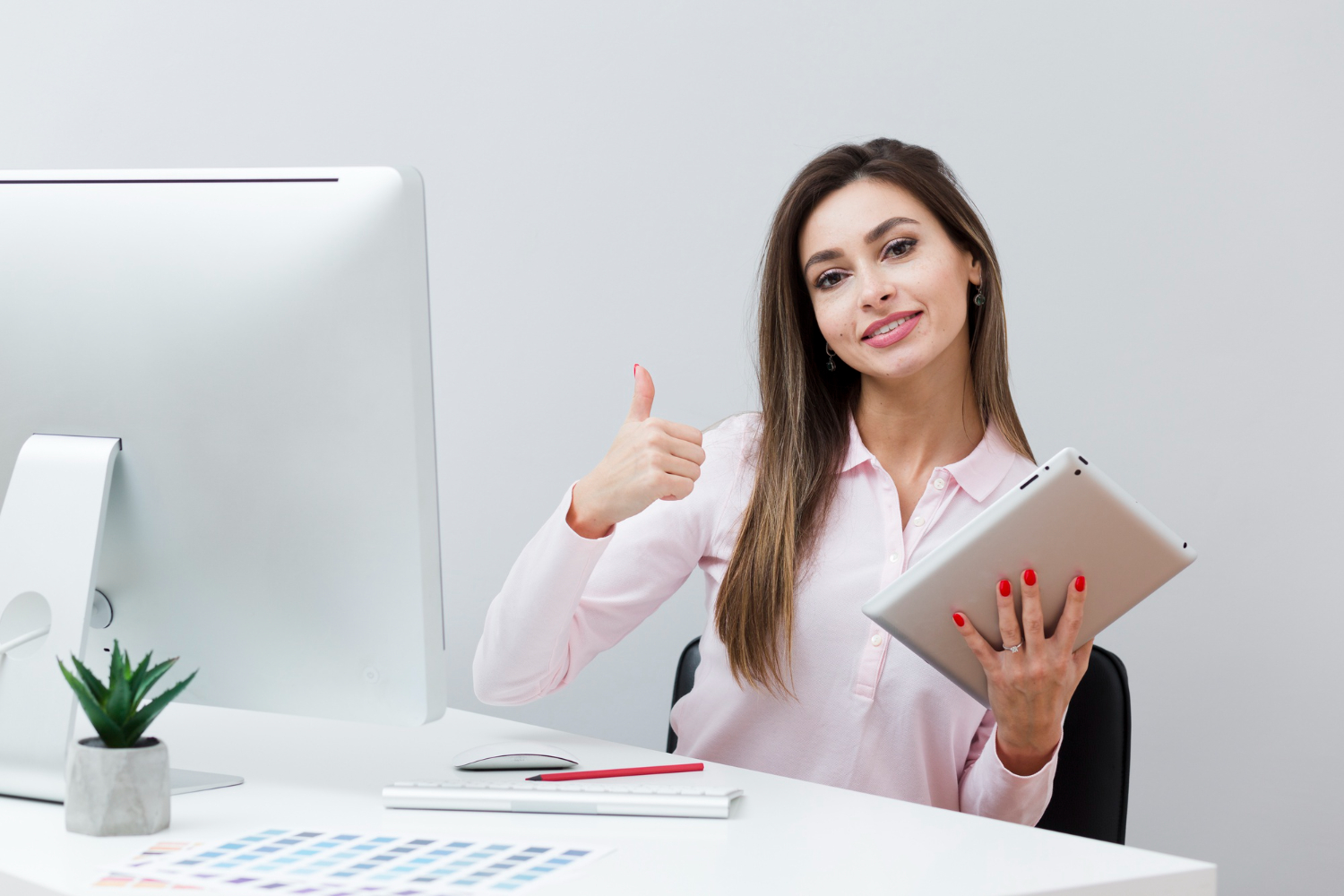 woman-desk-giving